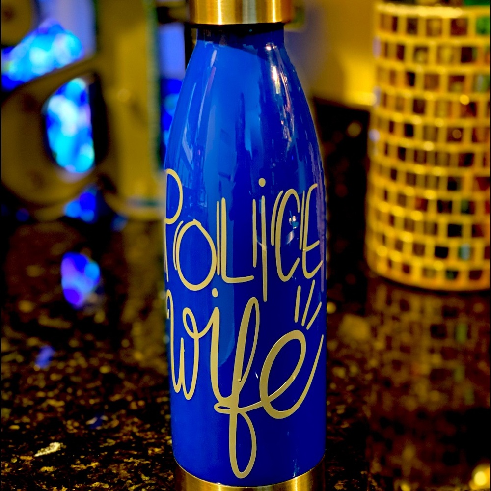 22oz water bottle vinyl lettering ‘POLICE Wife’